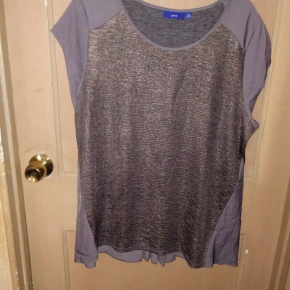 Apt 9 top (new without tags) - Picture 1 of 6